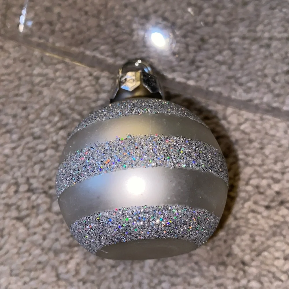 Dining‎ place Card Holders Christmas Ornament shape Set (8) Silver & Green